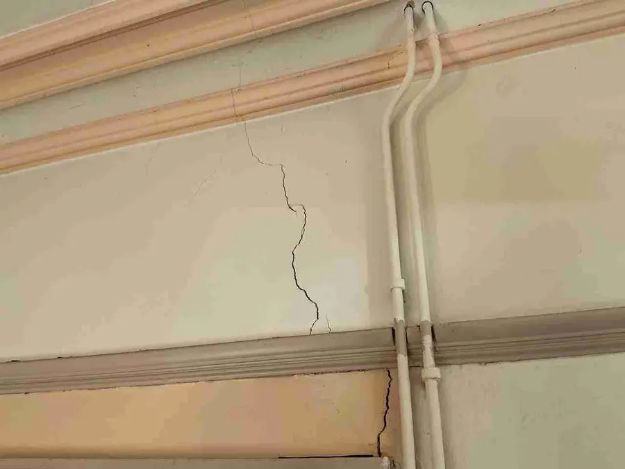 Vertical structural crack inspection in Hinckley