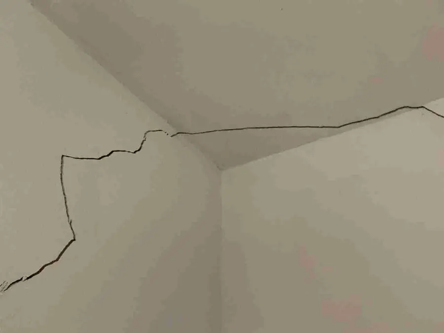 Horizontal wall crack subsidence assessment in Nottingham